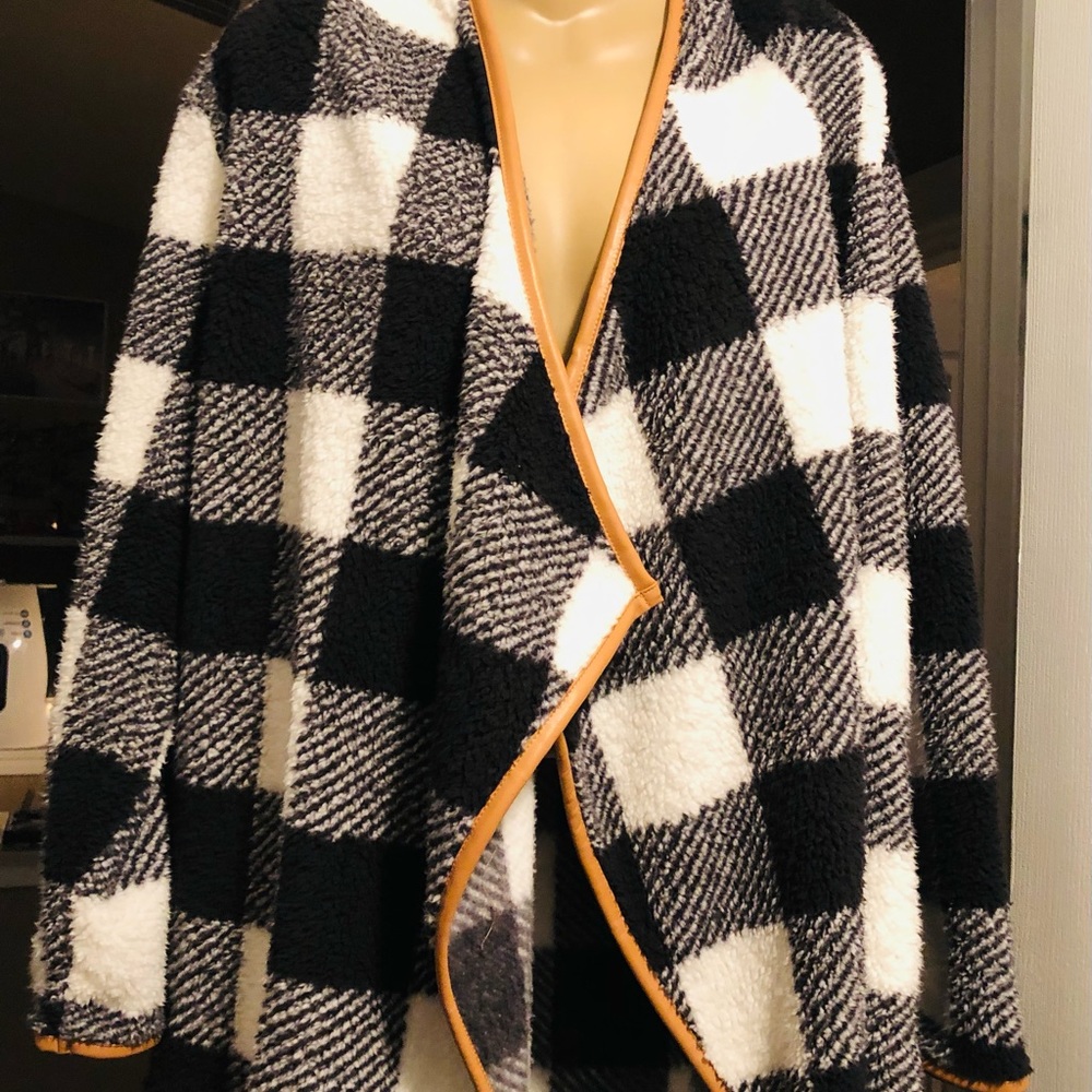 Plaid blk/wht teddy fleece draped cardigan. Large. - Picture 4 of 6